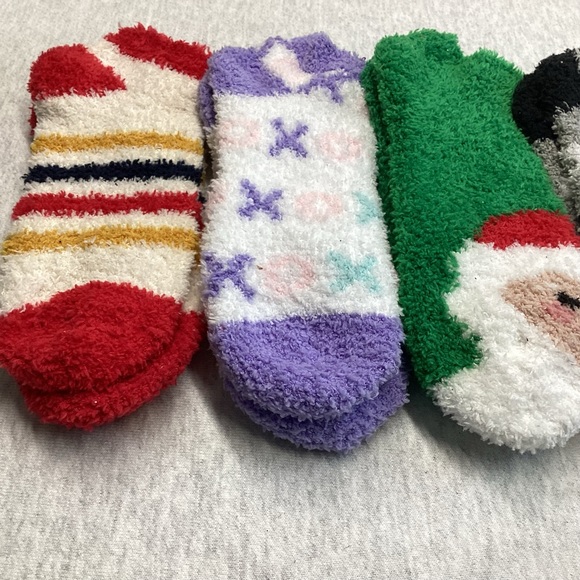 WOMEN’S COZY SOCKS BUNDLE OF 4 PAIRS SIZE: 9-11 SHOE SIZE COLOR: MULTI NWT - Picture 5 of 11